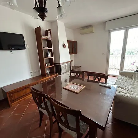 Vista Panoramica Dotato Di Tutti I Comfort 2 Da Letto 2 Bagni Cucina E Grande Soggiorno Con Balcone *
