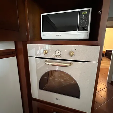 Vista Panoramica Dotato Di Tutti I Comfort 2 Da Letto 2 Bagni Cucina E Grande Soggiorno Con Balcone