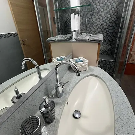 Vista Panoramica Dotato Di Tutti I Comfort 2 Da Letto 2 Bagni Cucina E Grande Soggiorno Con Balcone Daire Imola